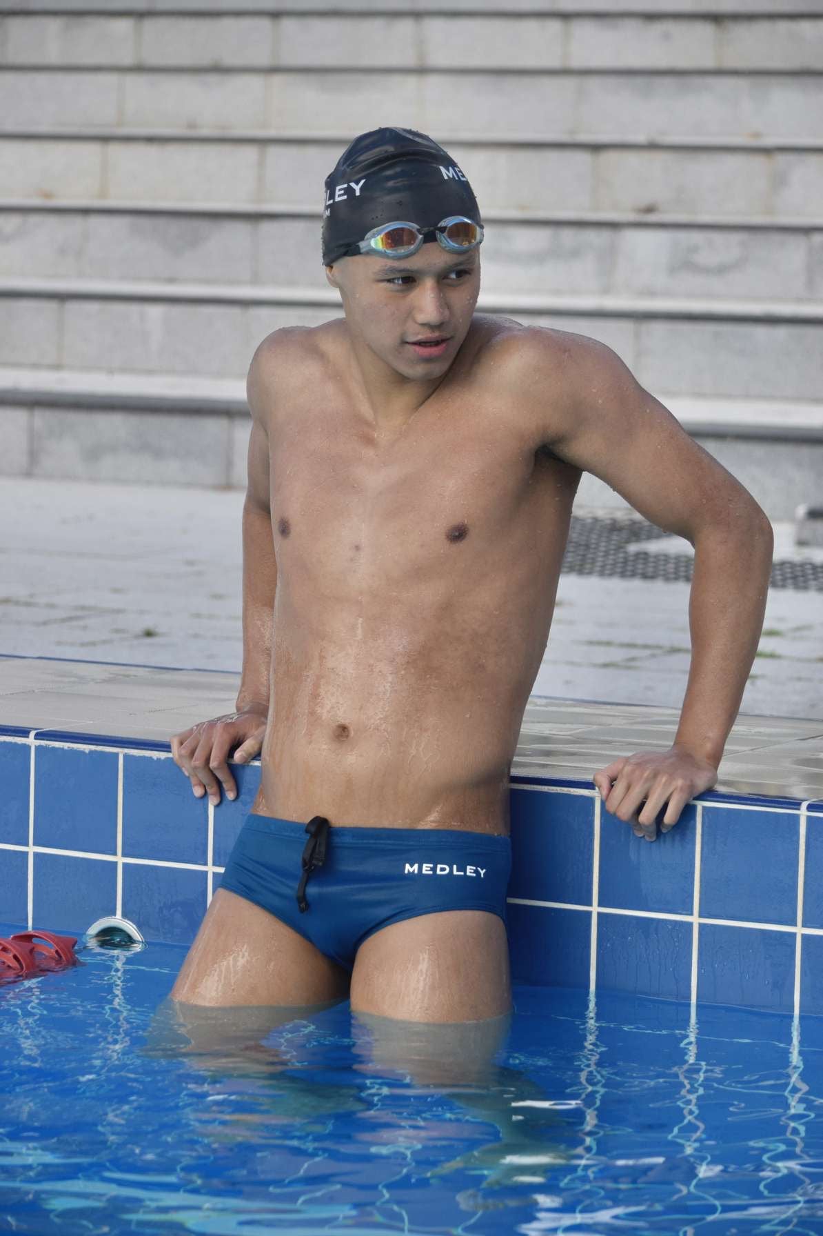 Momentum Cut in Petrol Blue